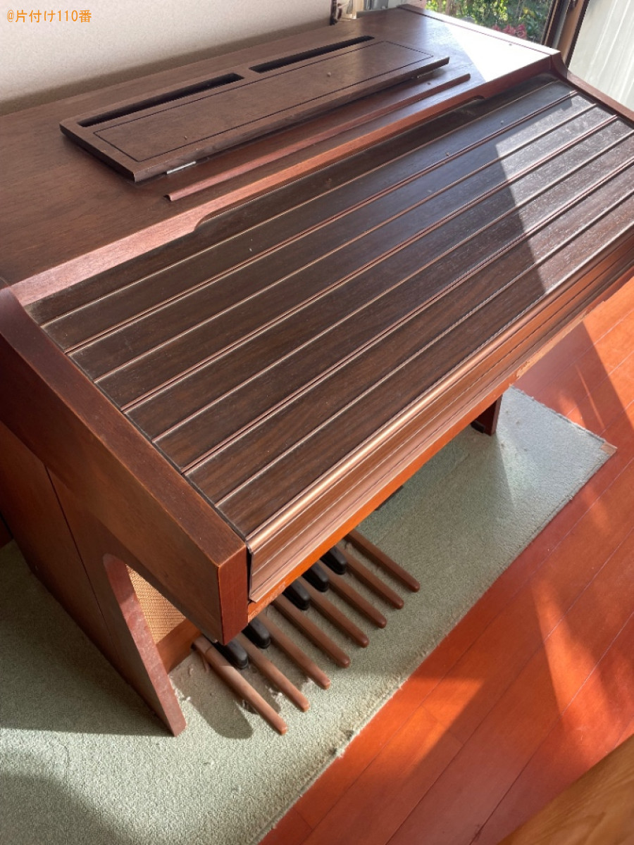 マッサージチェア、エレクトーン、掃除機、食器、棚、編み機等の回収