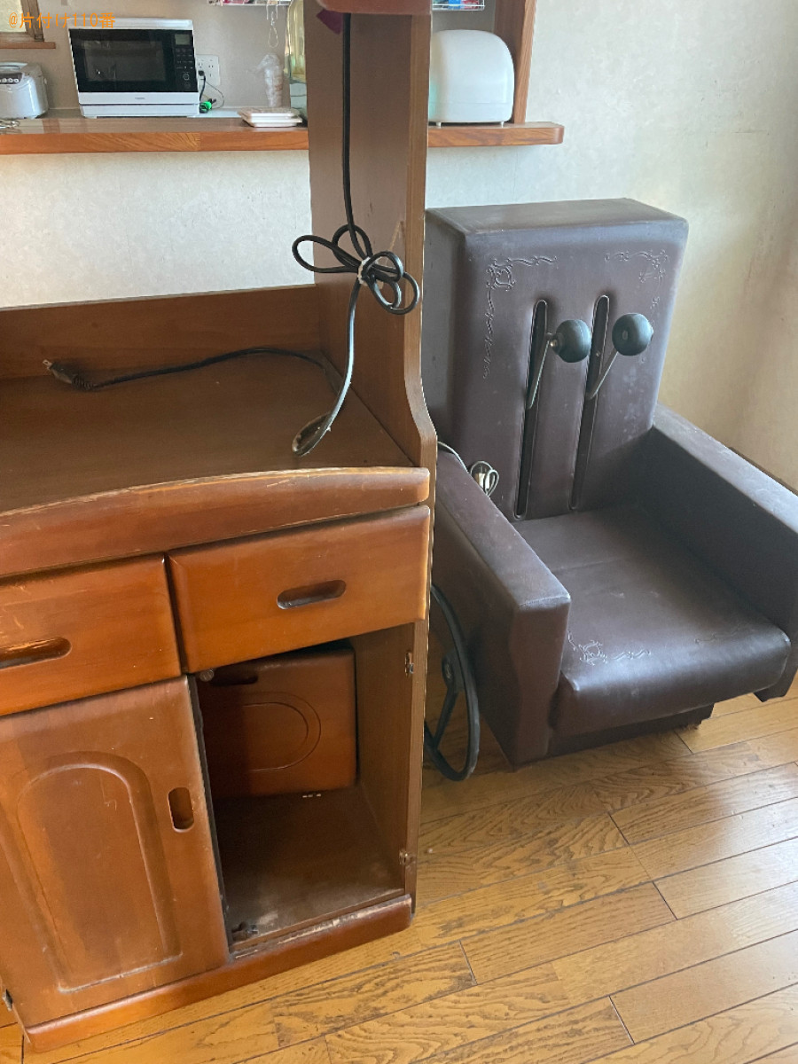 マッサージチェア、エレクトーン、掃除機、食器、棚、編み機等の回収