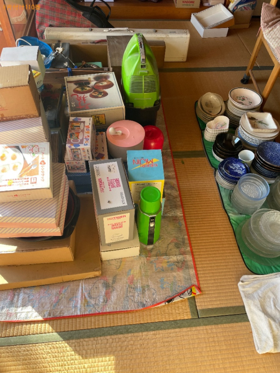 マッサージチェア、エレクトーン、掃除機、食器、棚、編み機等の回収